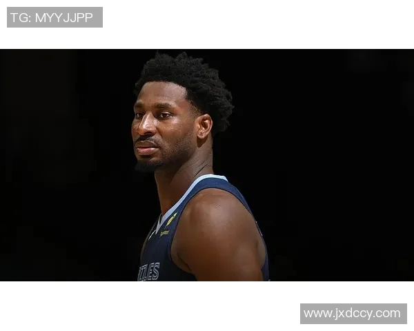 杰克逊全场得到8分1篮板2助攻2抢断